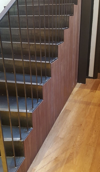 Parapetto-e-rivestimento-gradini-in-ferro-nero